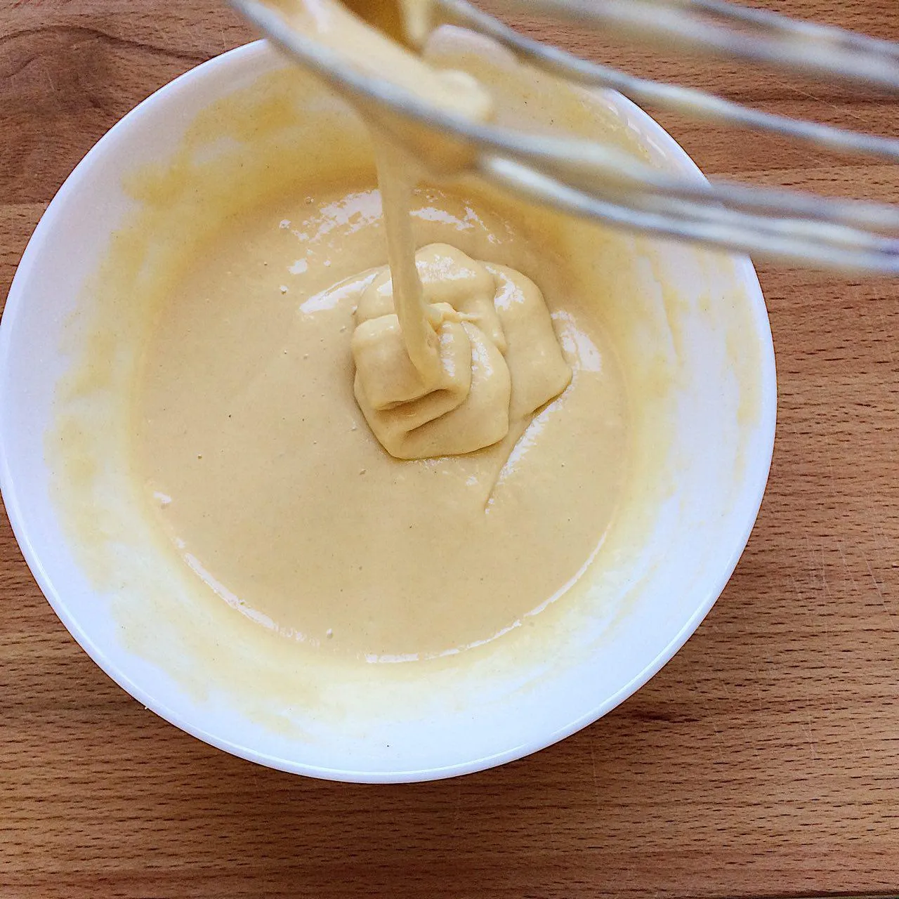 Хорошенько вымешиваем венчиком