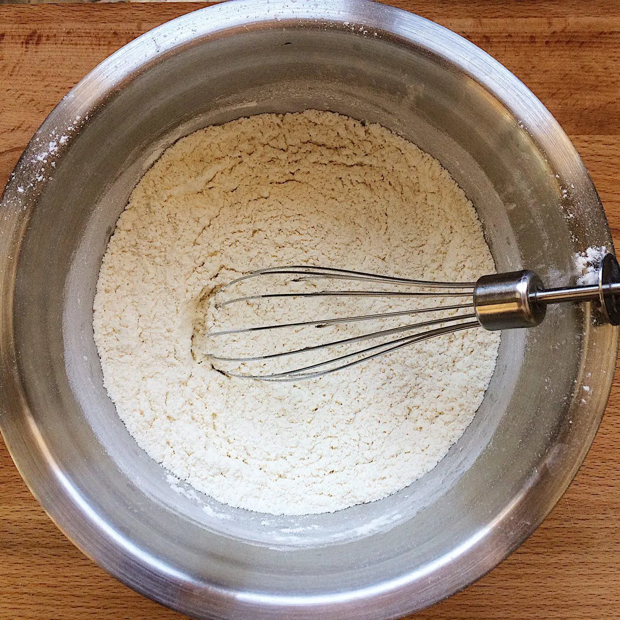 Смешать венчиком