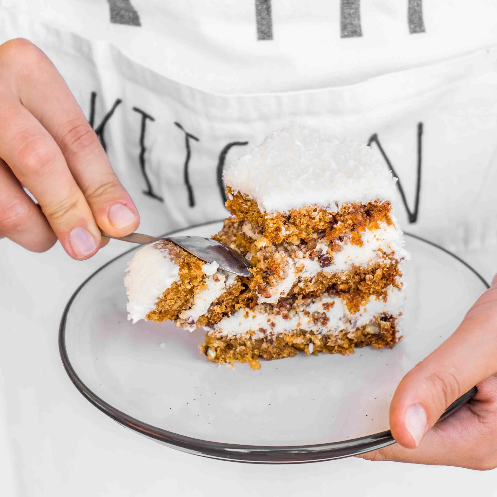 Морковно-кокосовый торт с карамелизованным пеканом