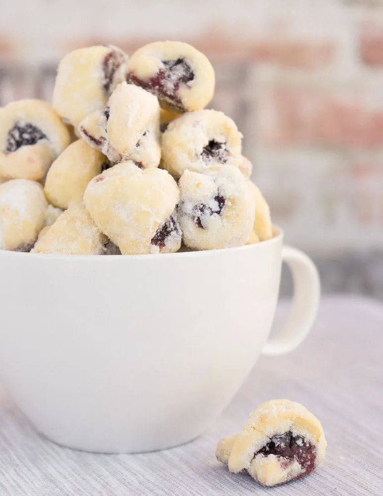 Рогалики с вишней