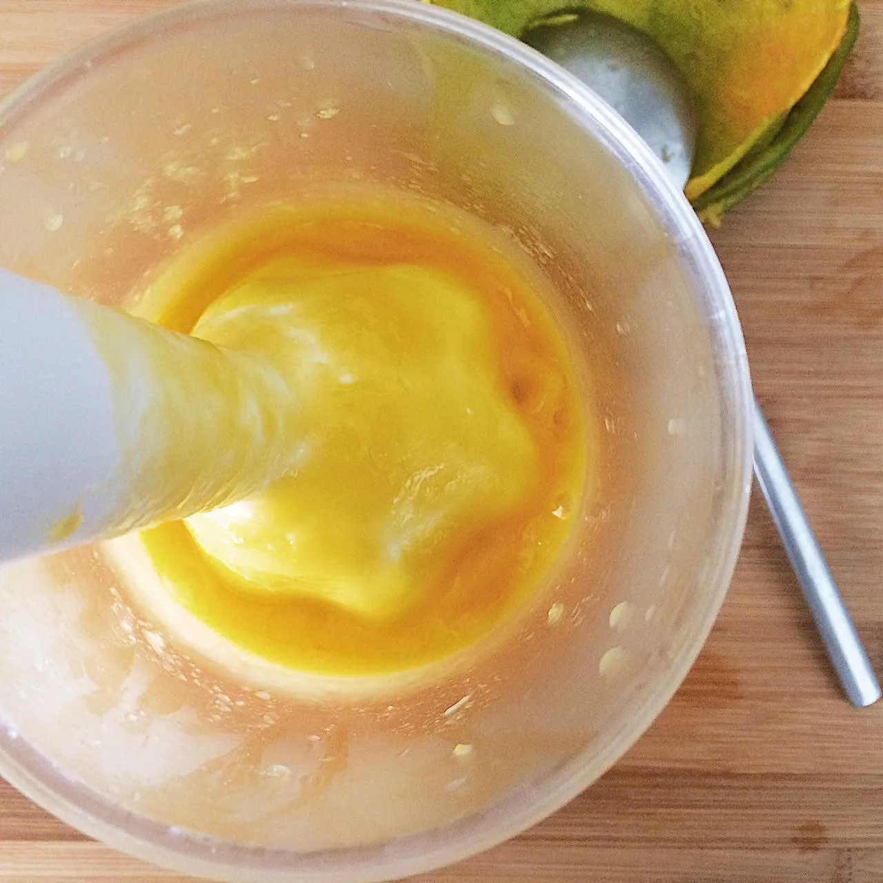 Хорошенько измельчаем в пюре