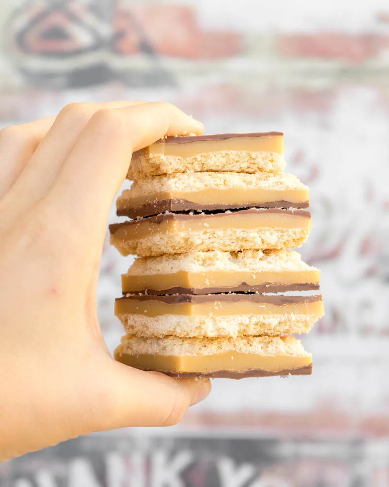 Печенье с карамелью и шоколадом