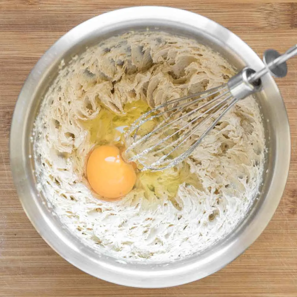 Масляная смесь с яйцом